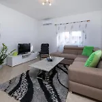 Beautiful Apartment In Pula With Kitchen