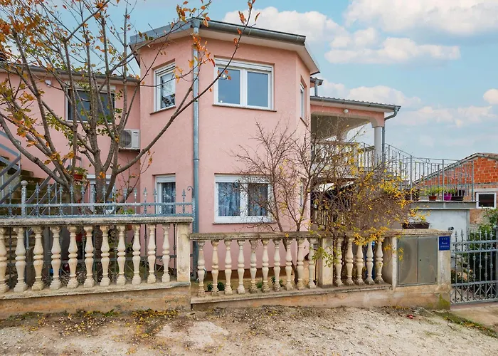 Beautiful Apartment In Pula With Kitchen
