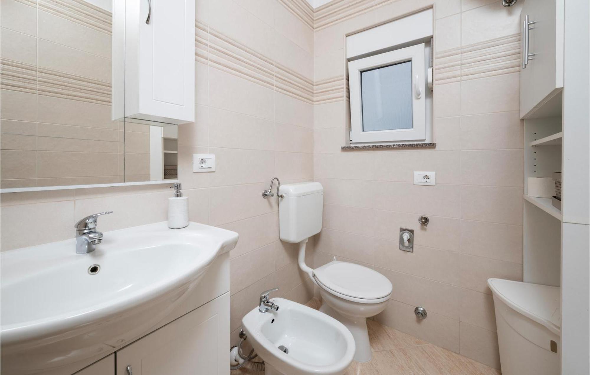 Beautiful In With Kitchen Pula