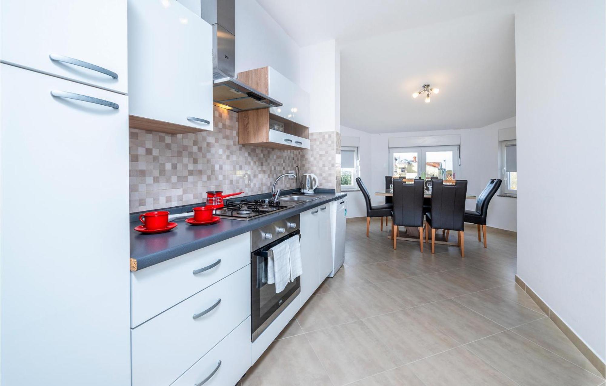 Apartman Beautiful In With Kitchen Pula